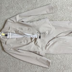 Beautiful Tan Pants Suit size 00 WHBM